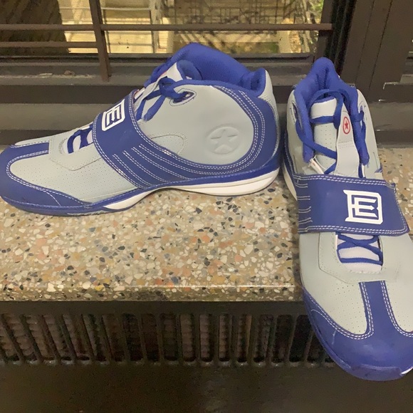 Converses - Picture 6 of 7